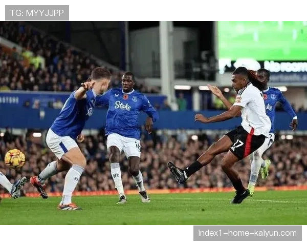 维拉高强度逼抢制胜 埃弗顿后场失误频出致被动